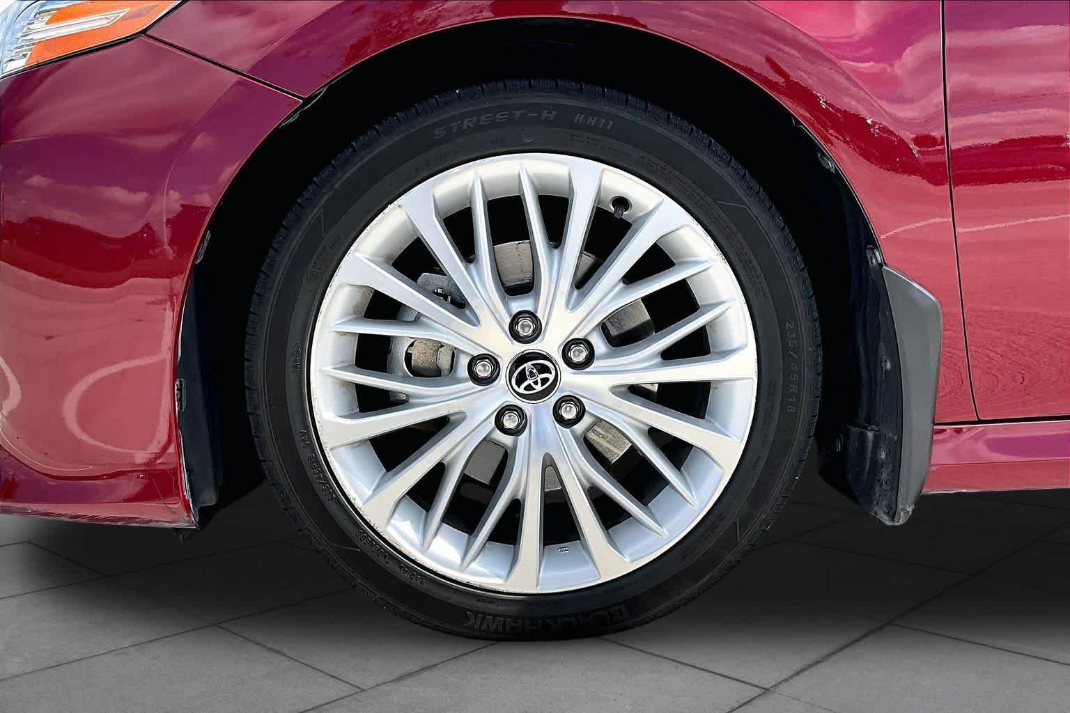 Used 2019 Toyota Camry XLE FWD image 11