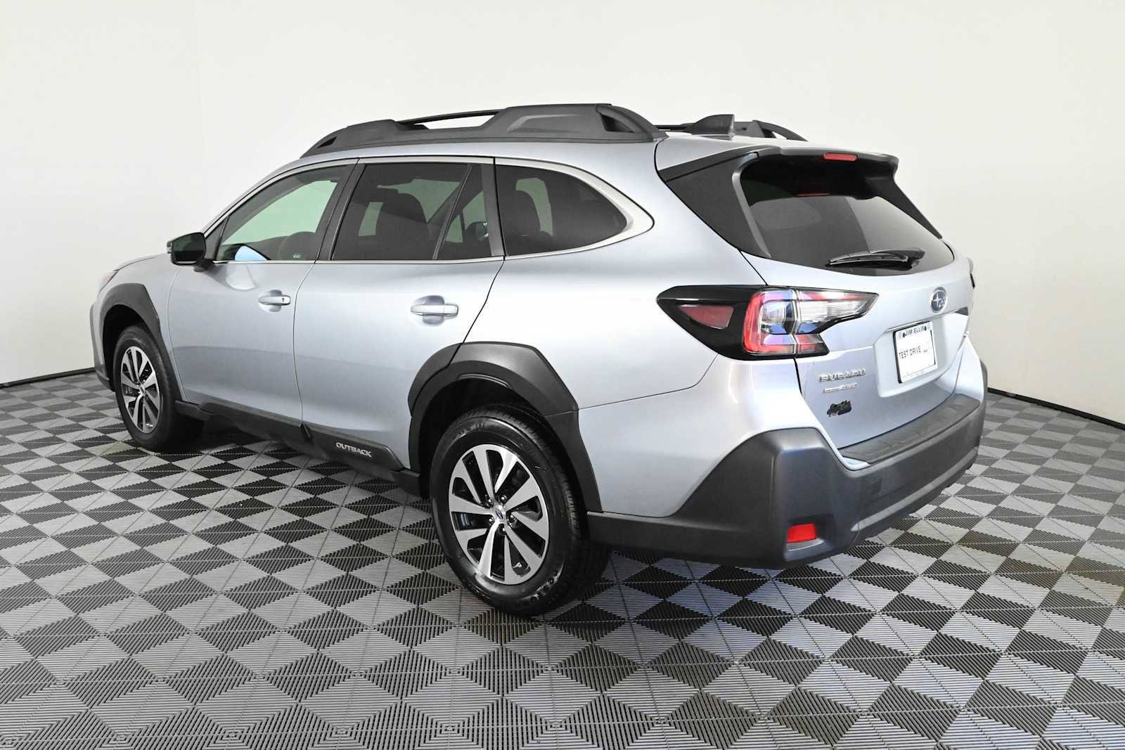 Used 2023 Subaru Outback Premium w/ Popular Package #1 AWD/4WD image 6