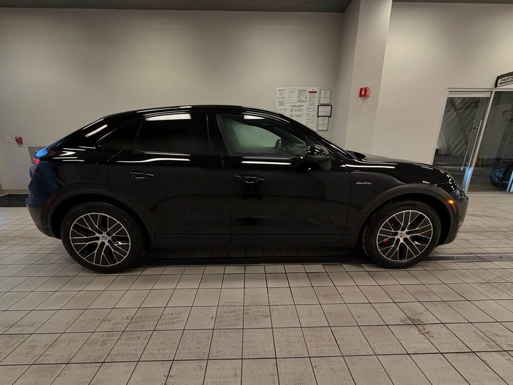 New 2025 Porsche Macan 4S Electric image 8