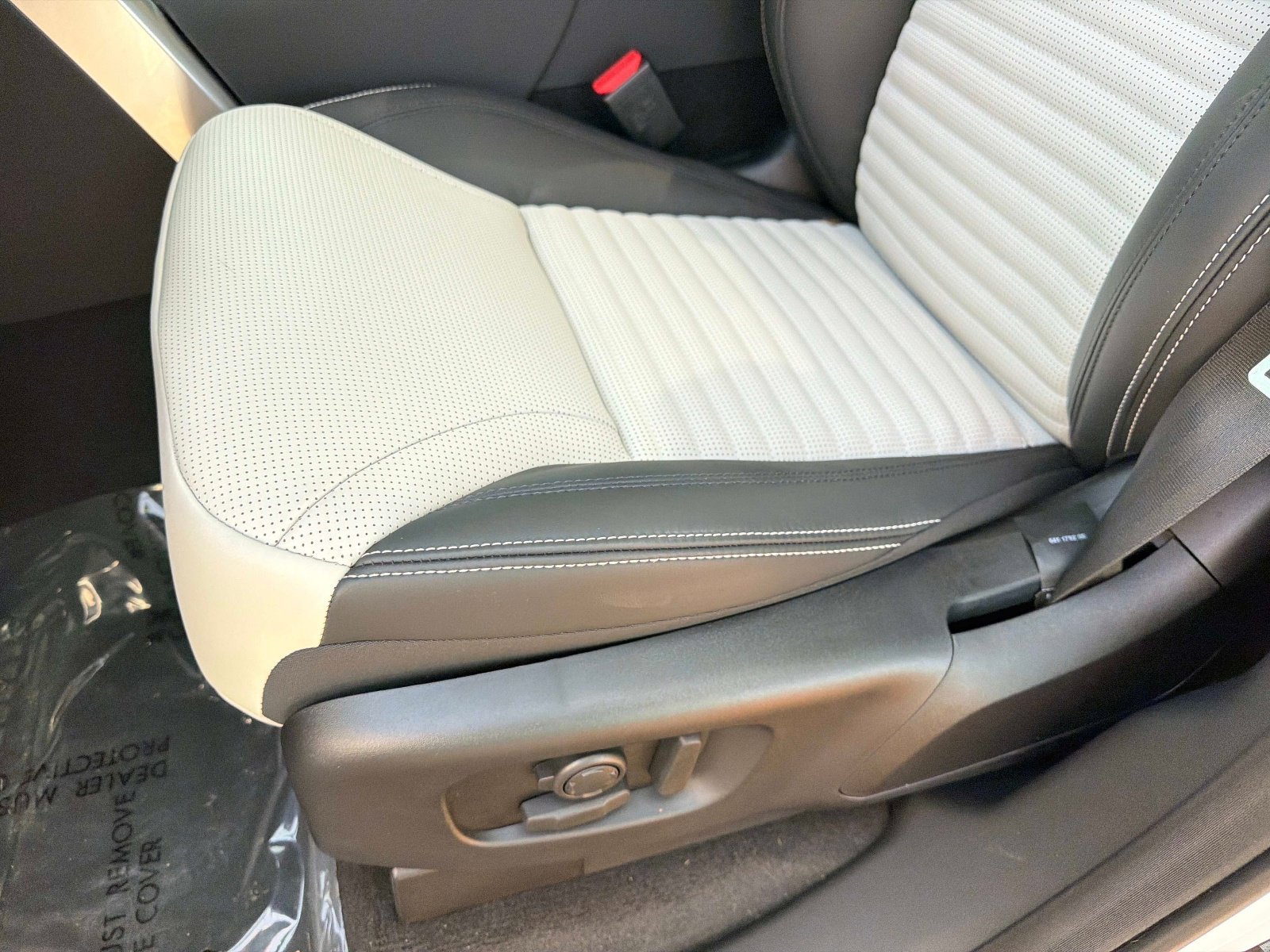 New 2026 Land Rover Discovery Dynamic SE AWD/4WD image 19