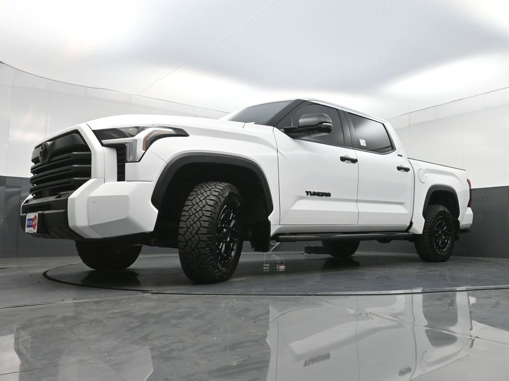 Used 2025 Toyota Tundra SR5 w/ SR5 Convenience Package AWD/4WD image 28