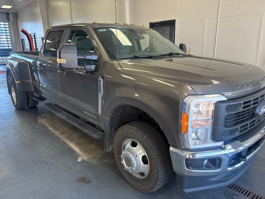Used 2023 Ford F350 XL w/ 360-Degree Camera Package AWD/4WD image 1