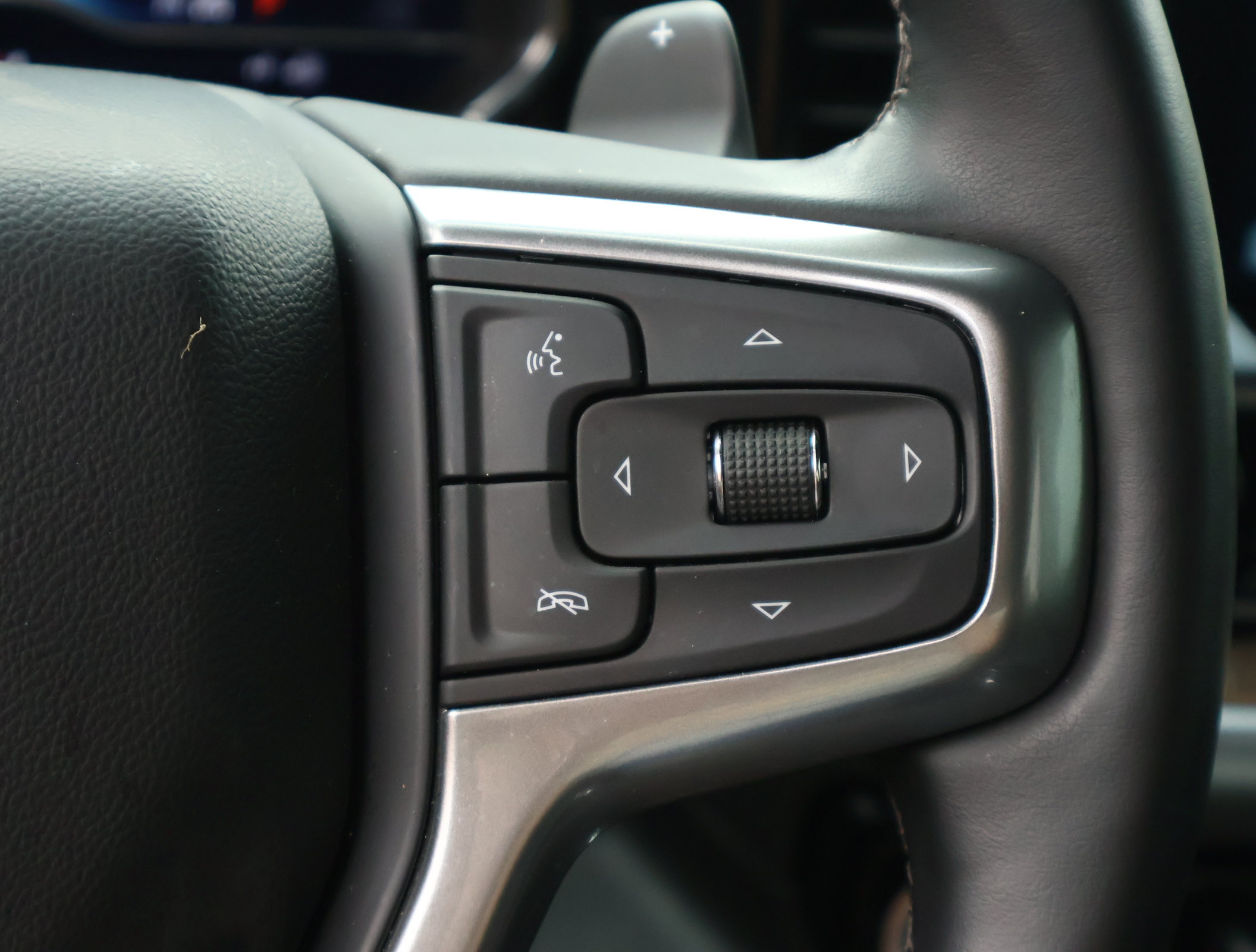 Used 2025 Chevrolet Silverado 1500 LT Trail Boss w/ Convenience Package II AWD/4WD image 16