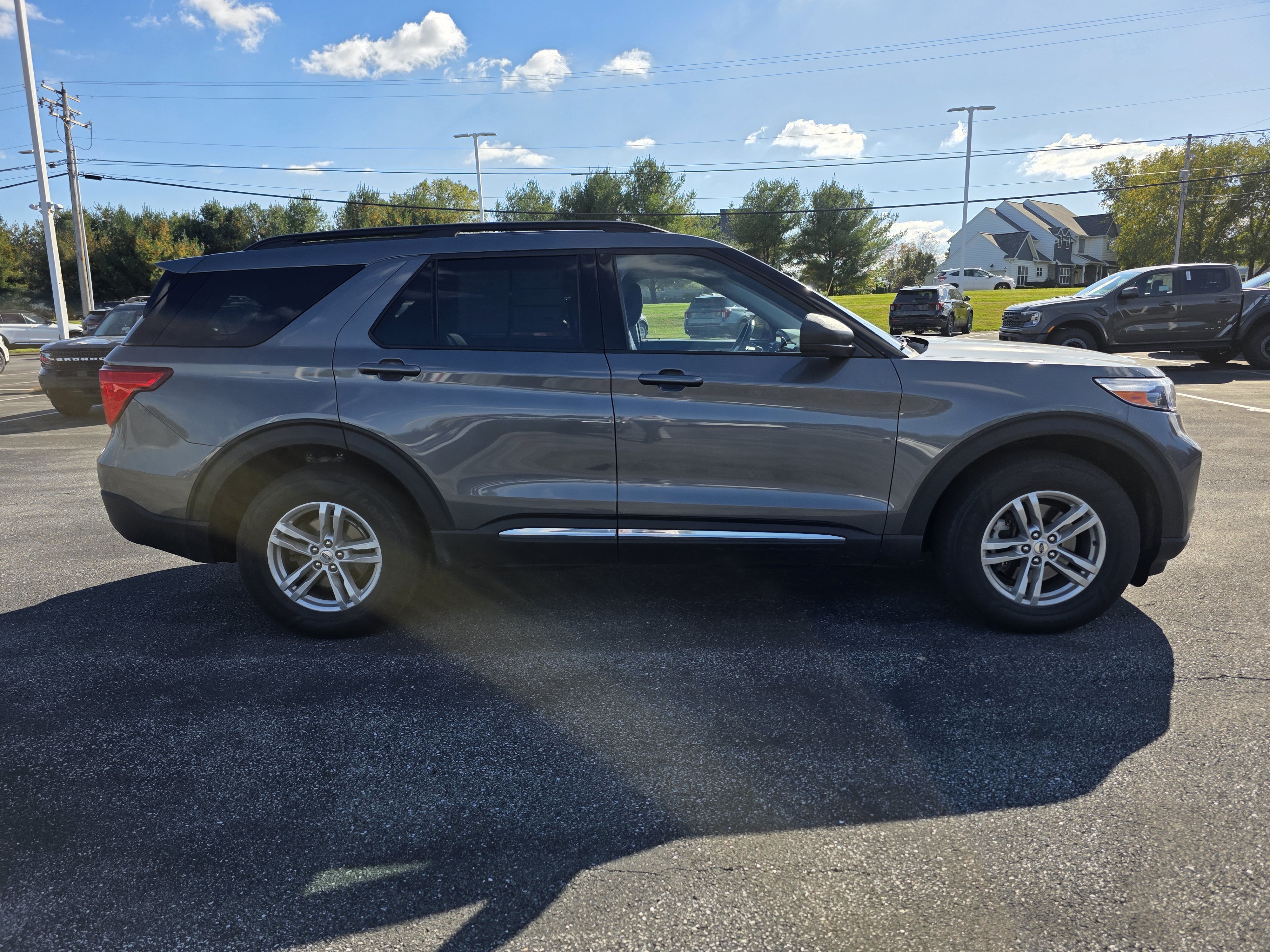 Certified 2023 Ford Explorer XLT w/ Equipment Group 202A AWD/4WD image 5