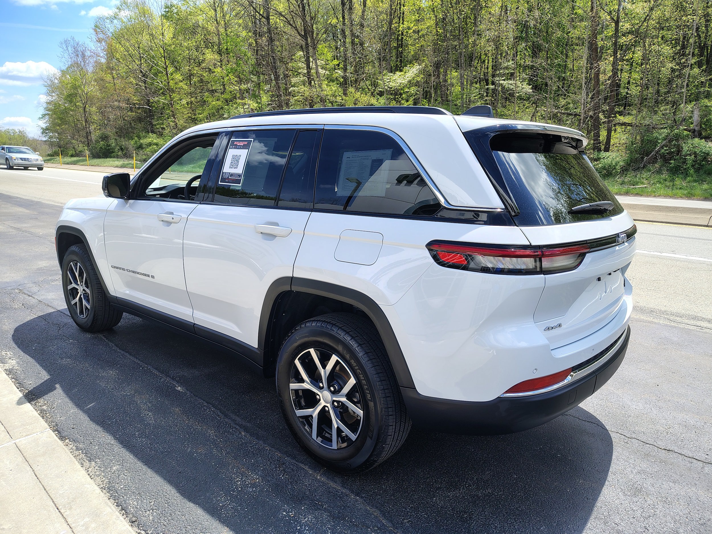 Certified 2025 Jeep Grand Cherokee Limited w/ Luxury Tech Group II AWD/4WD image 5