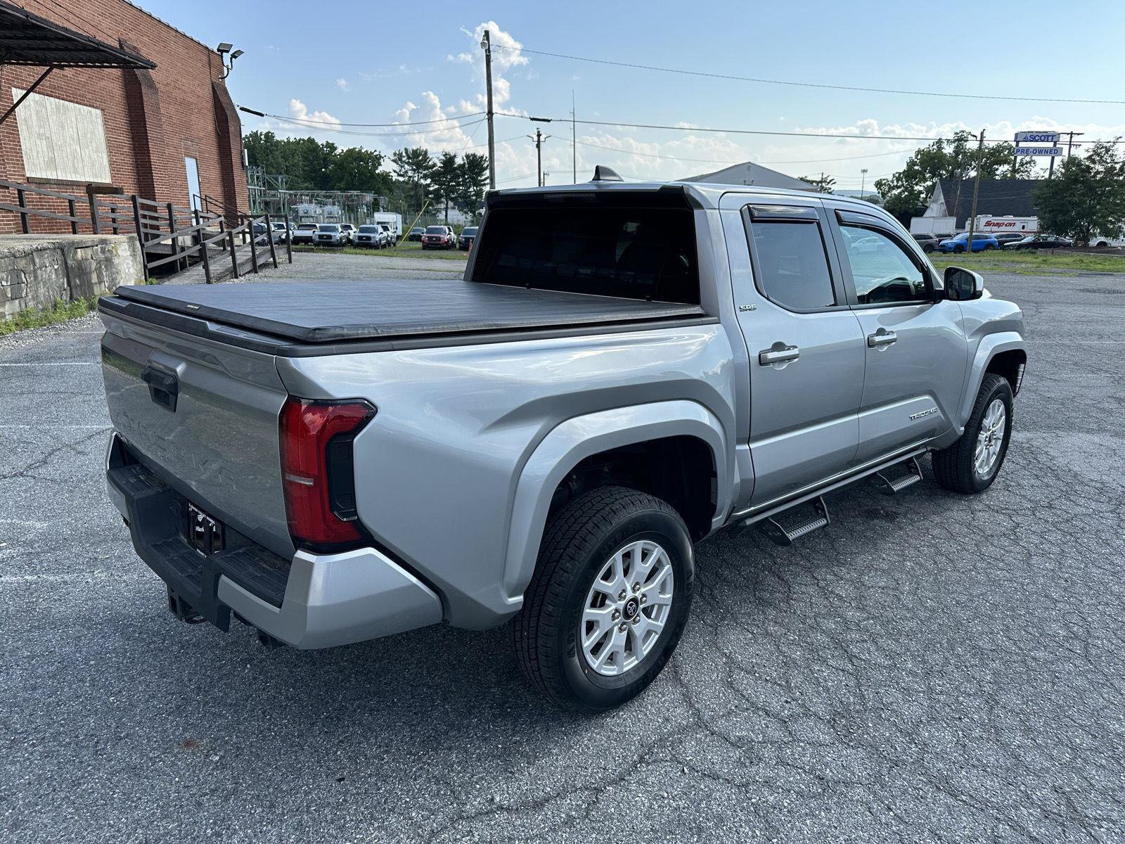 Used 2024 Toyota Tacoma SR5 AWD/4WD image 7