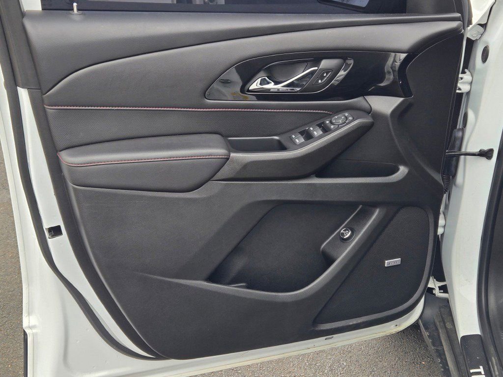 Used 2022 Chevrolet Traverse RS w/ LPO, Floor Liner Package AWD/4WD image 24