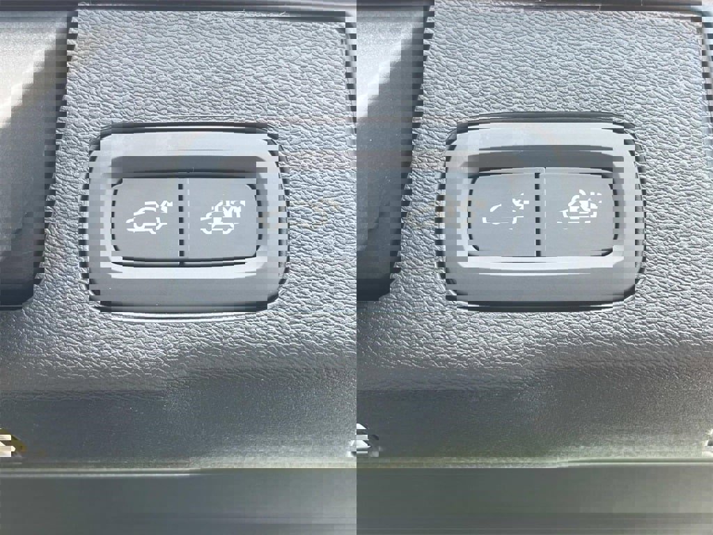 Certified 2026 Volvo XC60 B5 Plus w/ Protection Package Premier AWD/4WD image 13