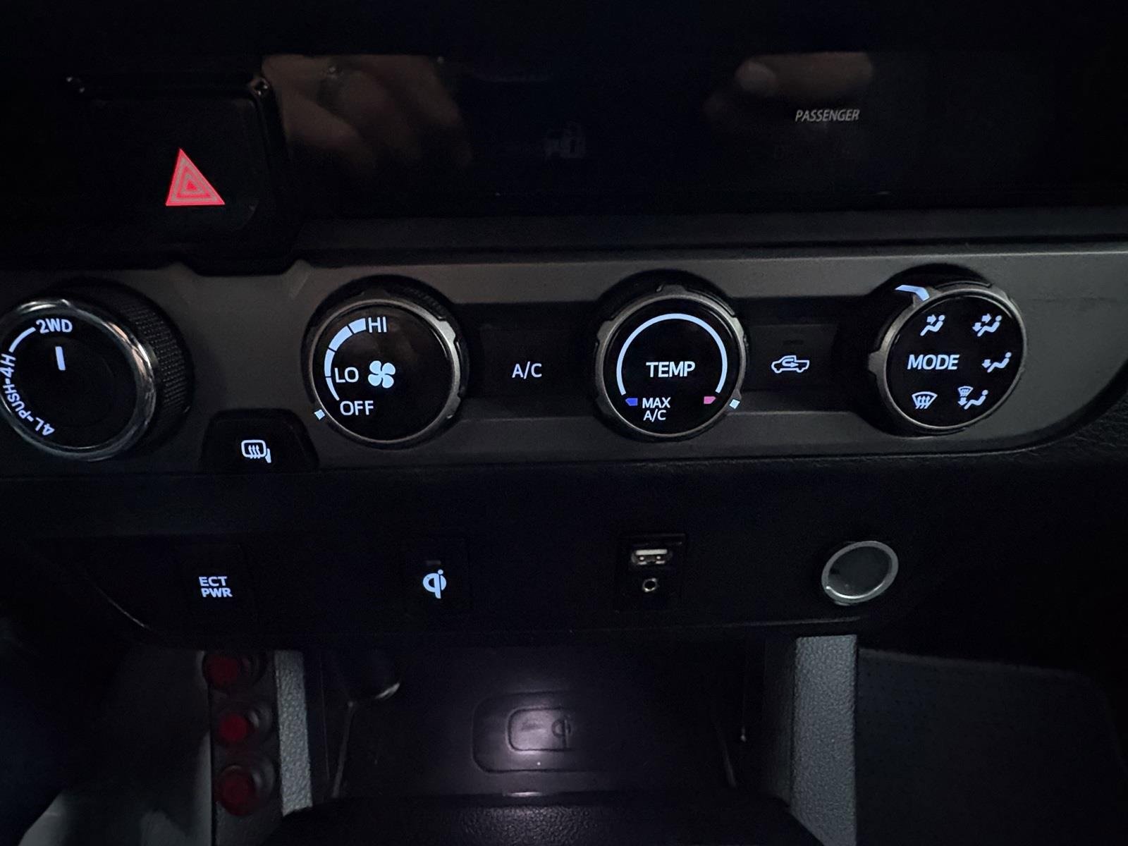 Used 2016 Toyota Tacoma TRD Sport image 37