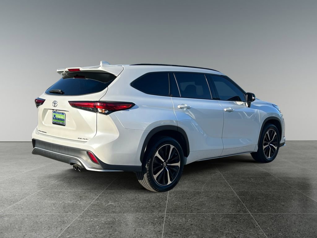 Used 2022 Toyota Highlander XSE AWD/4WD image 9