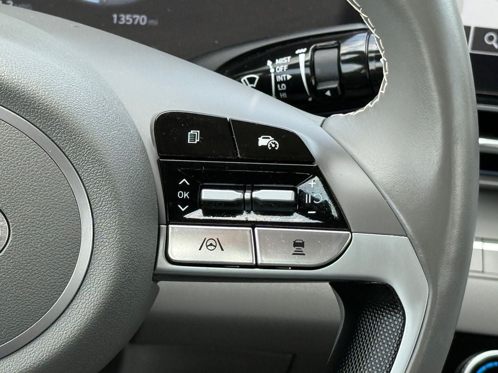 Used 2024 Hyundai Elantra SEL w/ Convenience Package FWD image 21