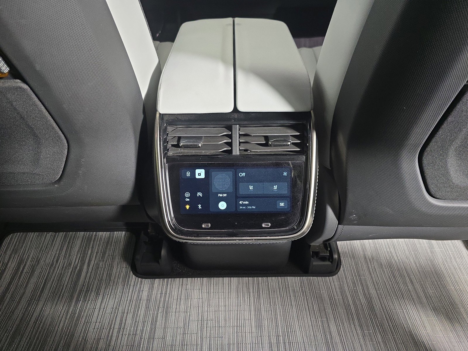 Used 2023 Rivian R1T Launch Edition image 28