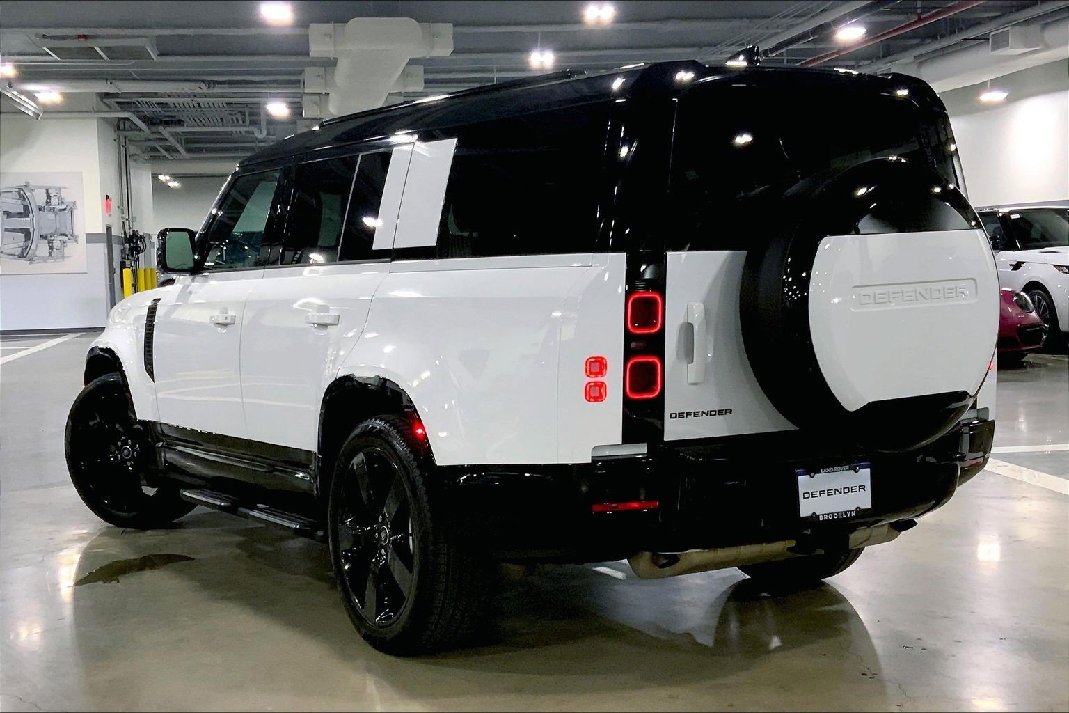 Used 2025 Land Rover Defender 130 X-Dynamic SE image 11