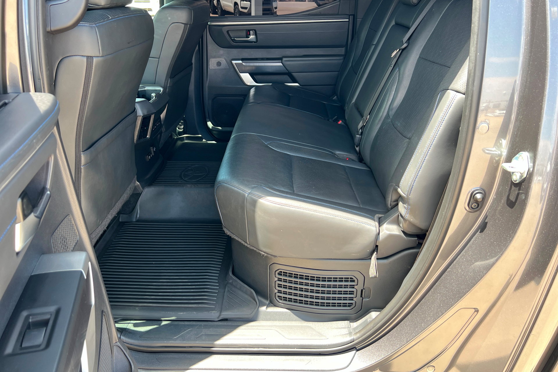 Used 2023 Toyota Tundra Platinum AWD/4WD image 23