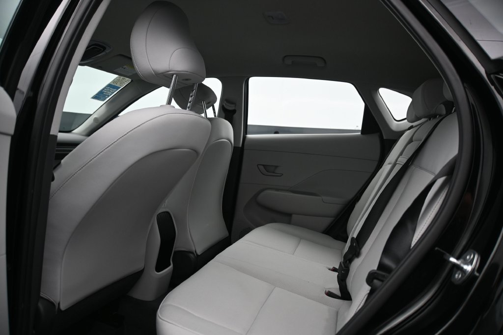Used 2024 Hyundai Kona SE AWD/4WD image 16