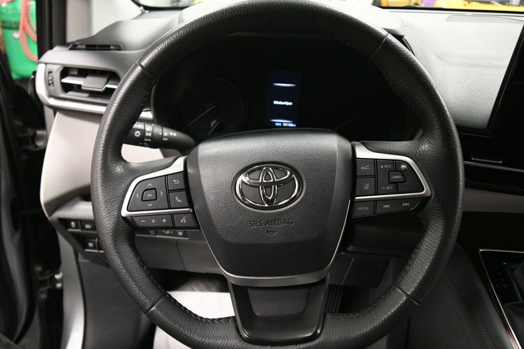 Certified 2024 Toyota Sienna XLE FWD image 12
