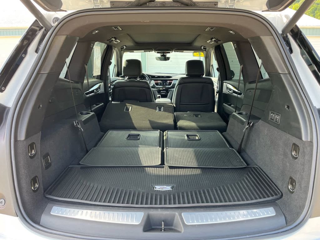 Used 2023 Cadillac XT6 Premium Luxury w/ Technology Package AWD/4WD image 17