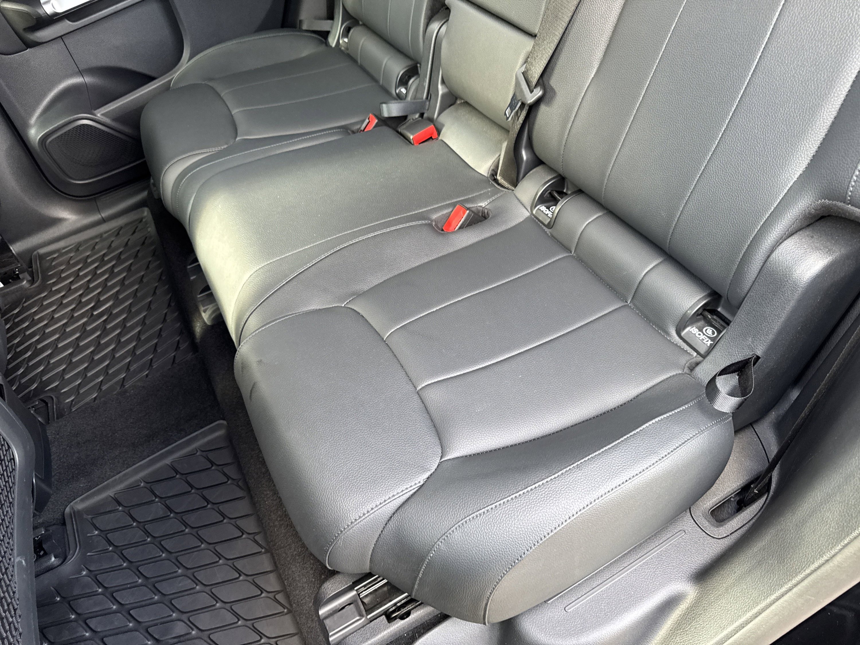 Used 2023 Mercedes-Benz EQB 350 4MATIC SUV w/ Exclusive Package image 27