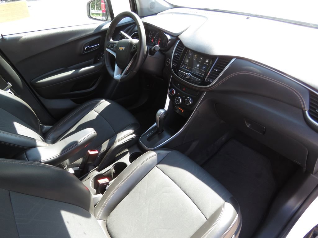 Used 2018 Chevrolet Trax LT w/ LT Convenience Package FWD image 14