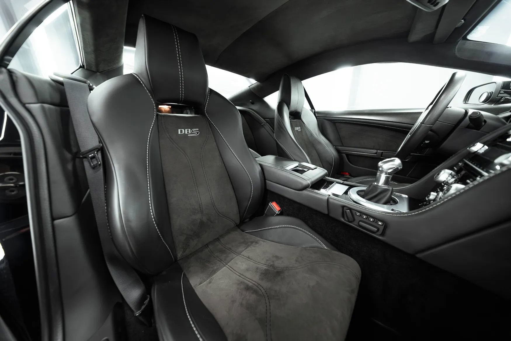 Used 2009 Aston Martin DBS Coupe 2D image 32