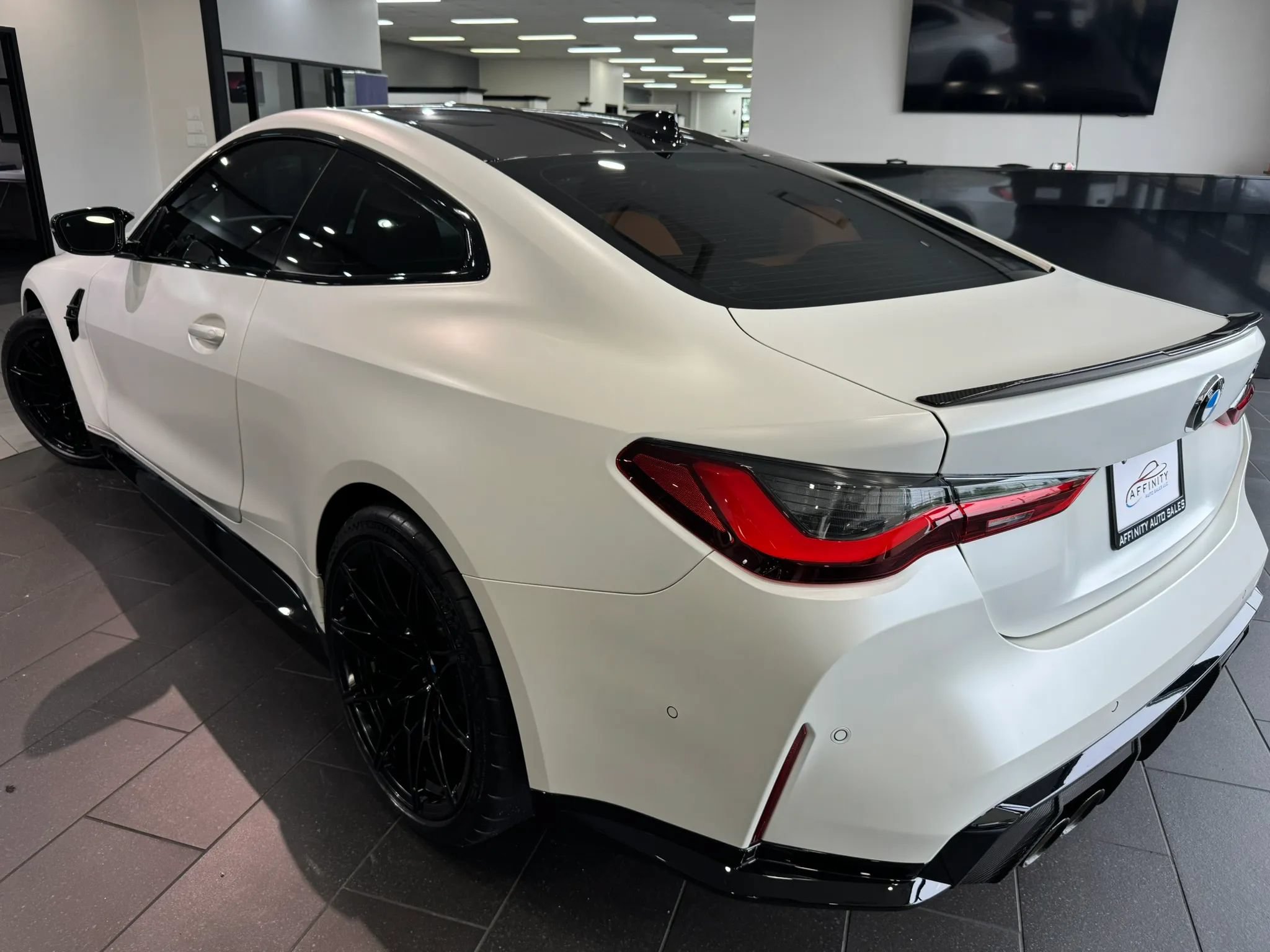 Used 2021 BMW M4 Competition w/ M Carbon Exterior Package RWD image 9