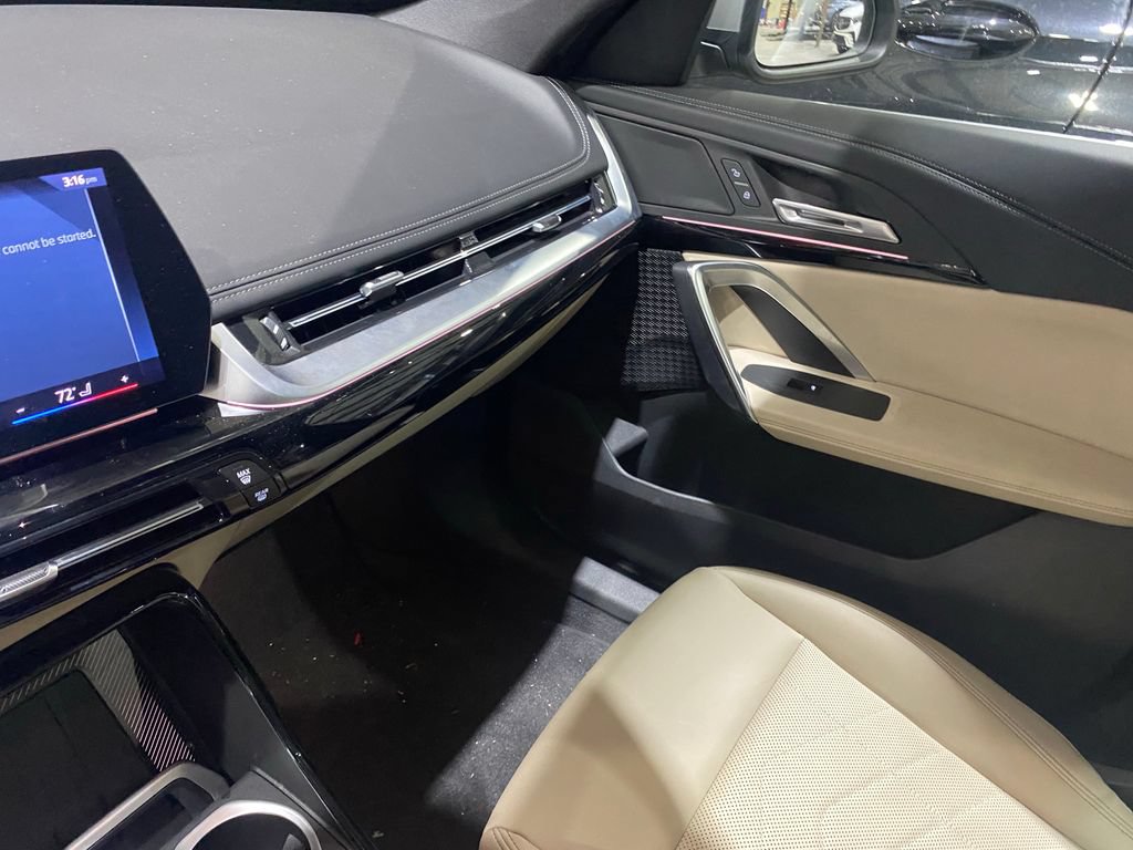 Used 2025 BMW X1 xDrive28i AWD/4WD image 4