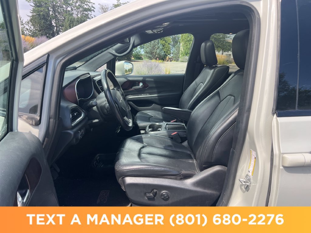 Used 2019 Chrysler Pacifica Touring-L FWD image 8