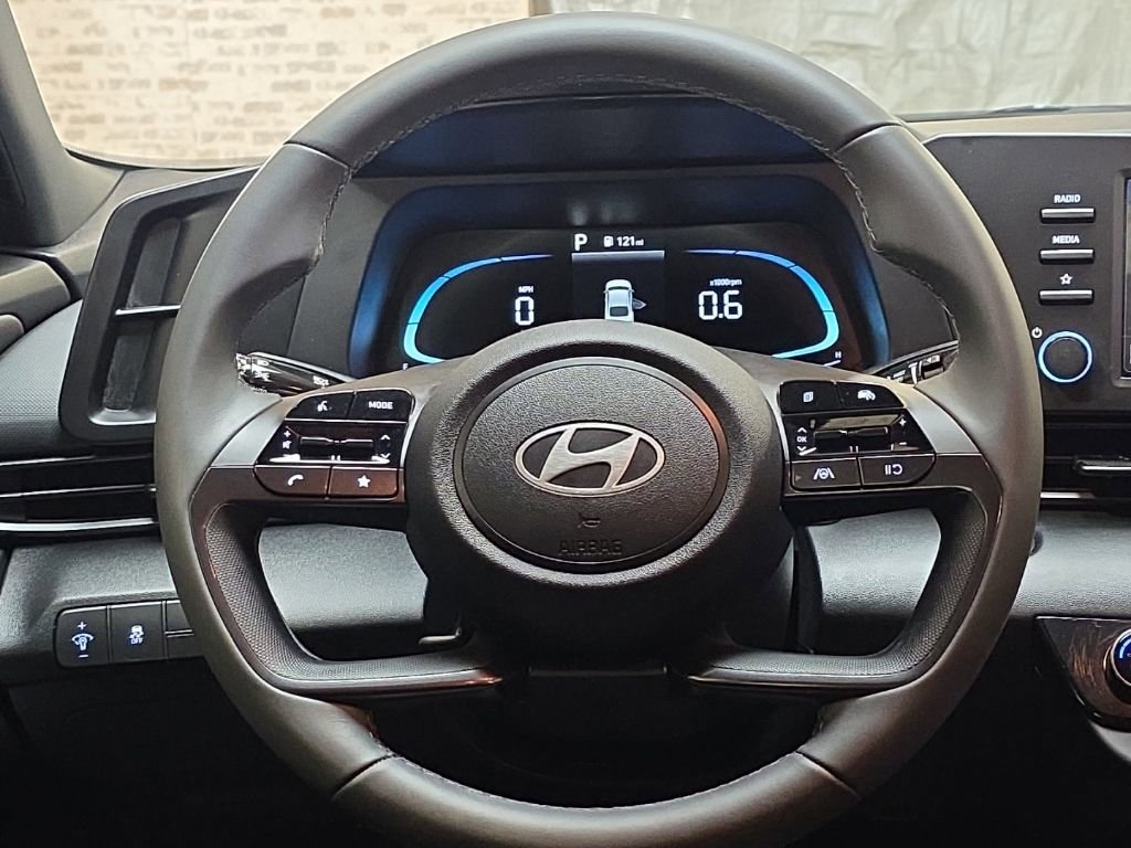 Certified 2025 Hyundai Elantra Sport image 16