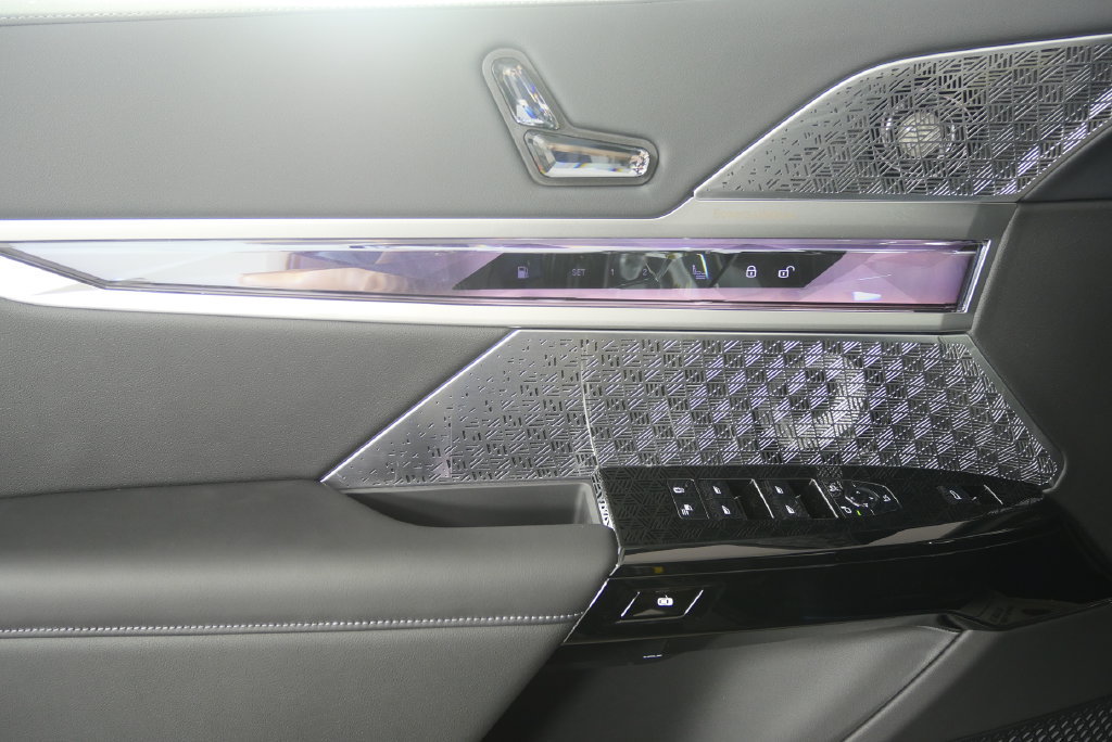 New 2026 BMW 750e xDrive w/ Executive Package AWD/4WD image 9