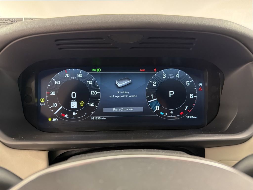 Used 2025 Land Rover Discovery S image 15