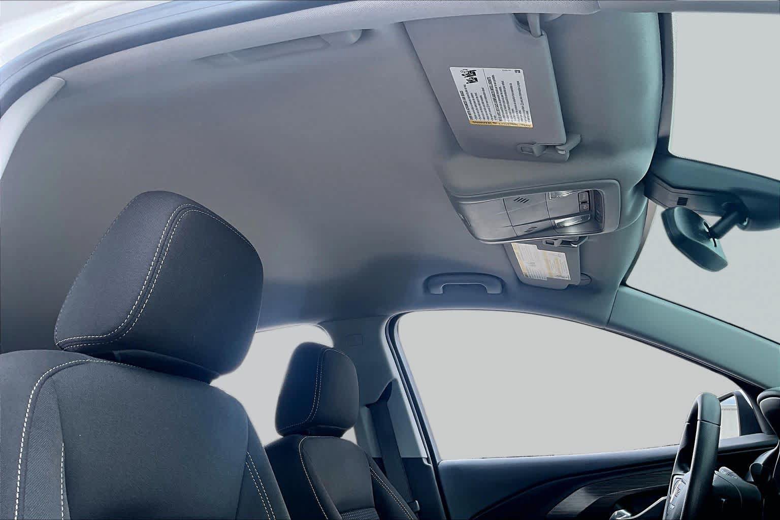 Used 2024 GMC Terrain SLE w/ Driver Convenience Package FWD image 14