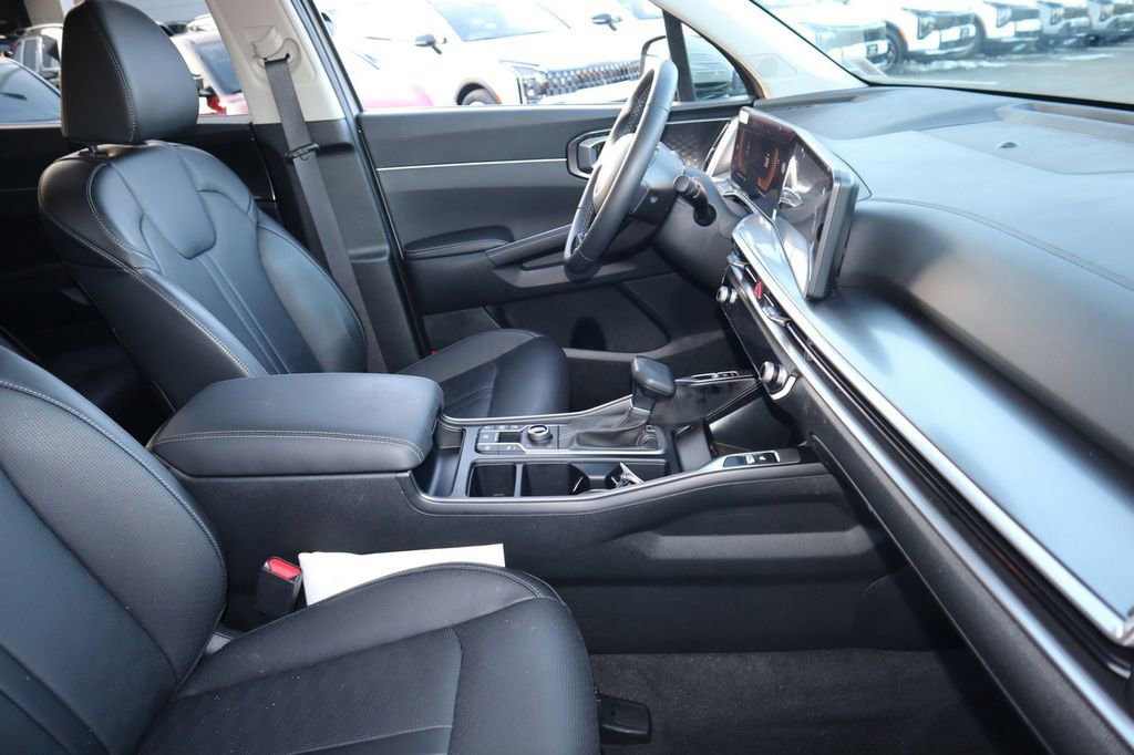Used 2025 Kia Sorento S image 20