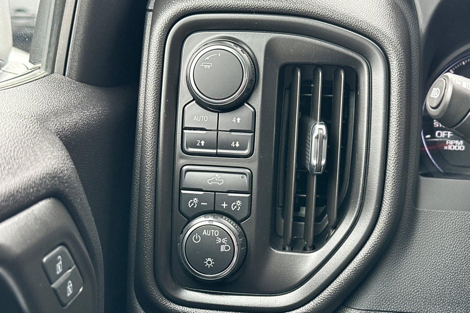 Certified 2024 Chevrolet Silverado 1500 Custom Trail Boss w/ Turbomax Blackout Package image 29