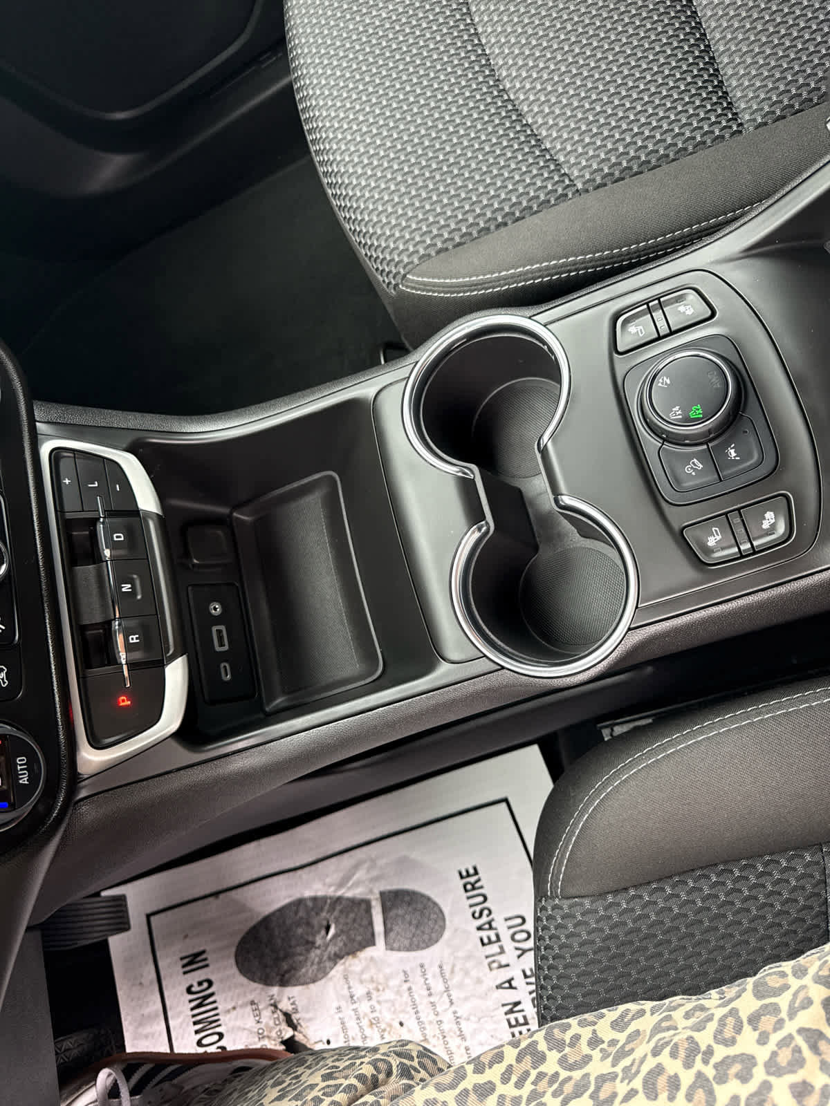 Used 2023 GMC Terrain SLE w/ Driver Convenience Package image 21