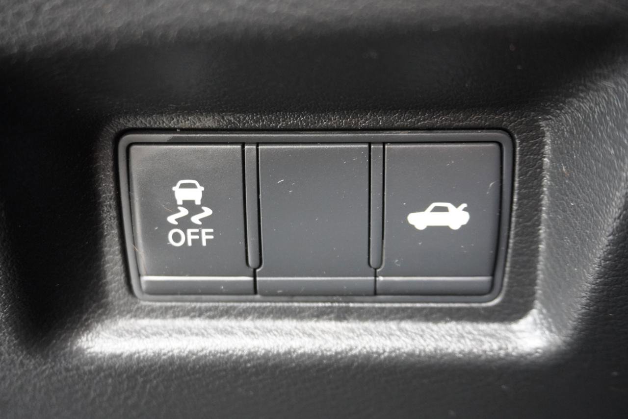 Used 2018 INFINITI Q50 Luxe w/ Cargo Package (L95) image 34