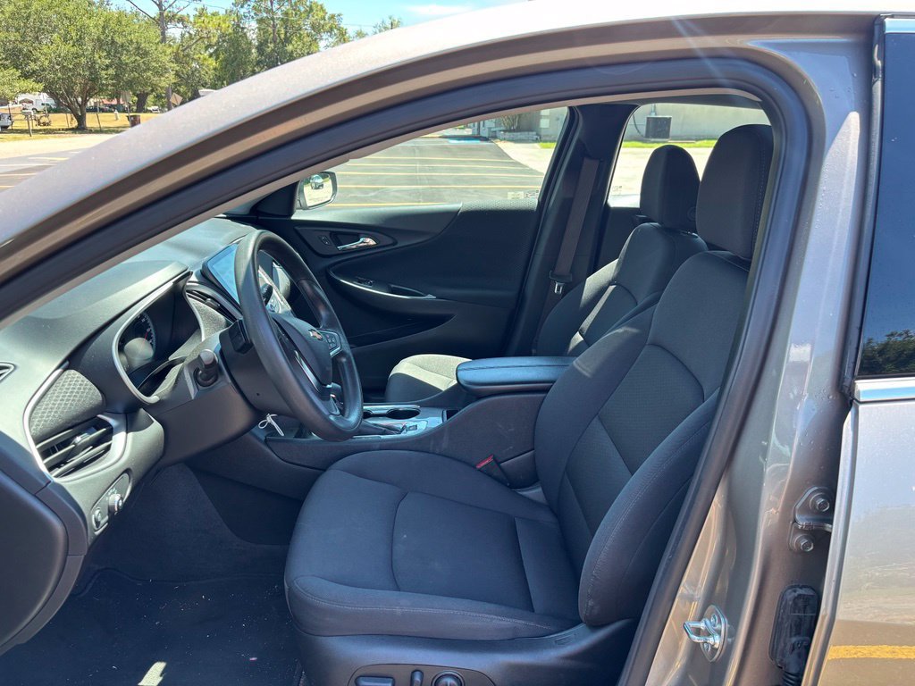 Used 2025 Chevrolet Malibu LT FWD image 12