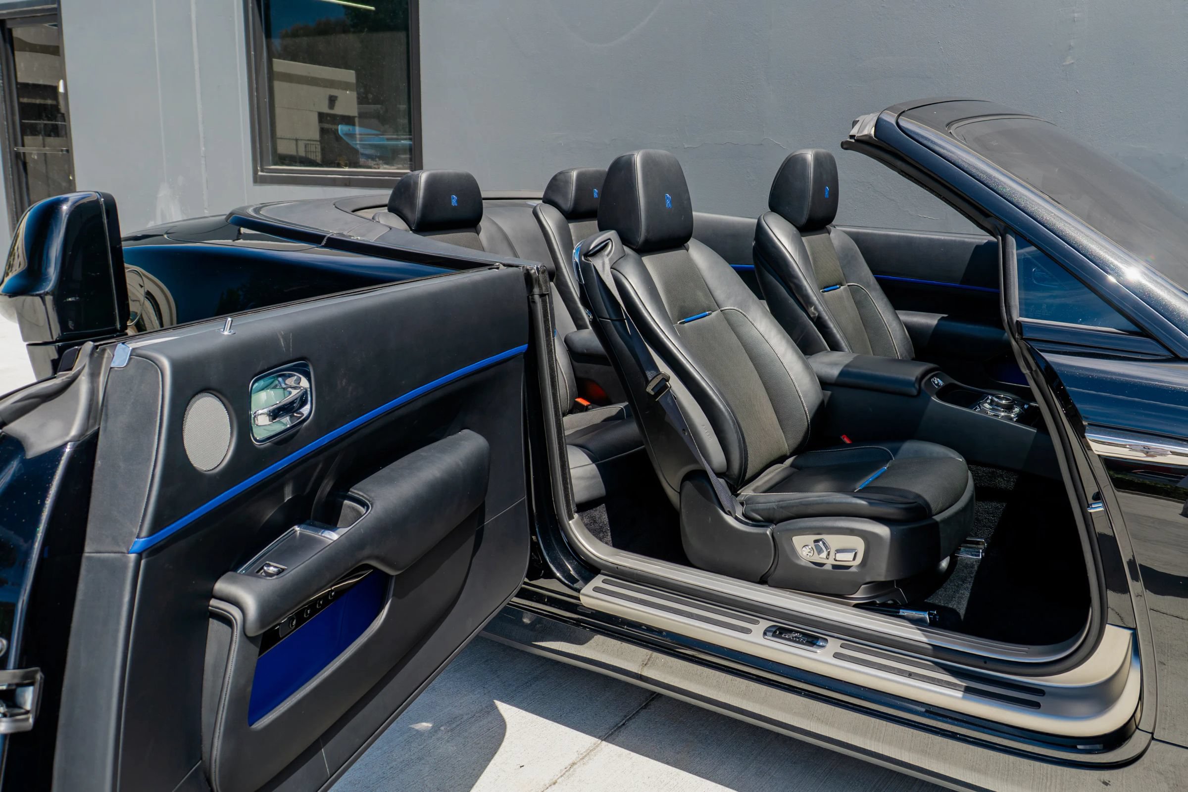 Used 2018 Rolls-Royce Dawn RWD image 15