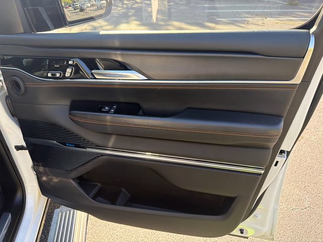 Used 2023 Jeep Grand Wagoneer Series III w/ Quick Order Packagew 28T AWD/4WD image 17