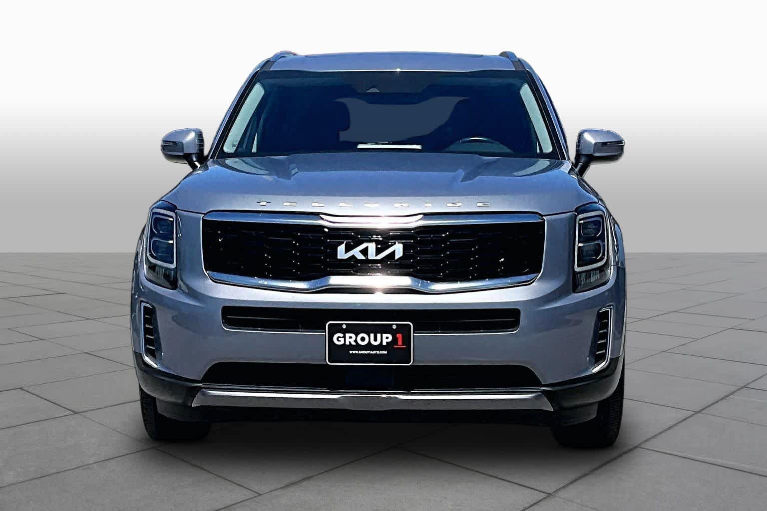Used 2022 Kia Telluride EX w/ EX Premium Package FWD image 4