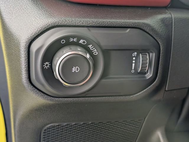 Used 2023 Jeep Wrangler Unlimited Rubicon w/ Cold Weather Group AWD/4WD image 13