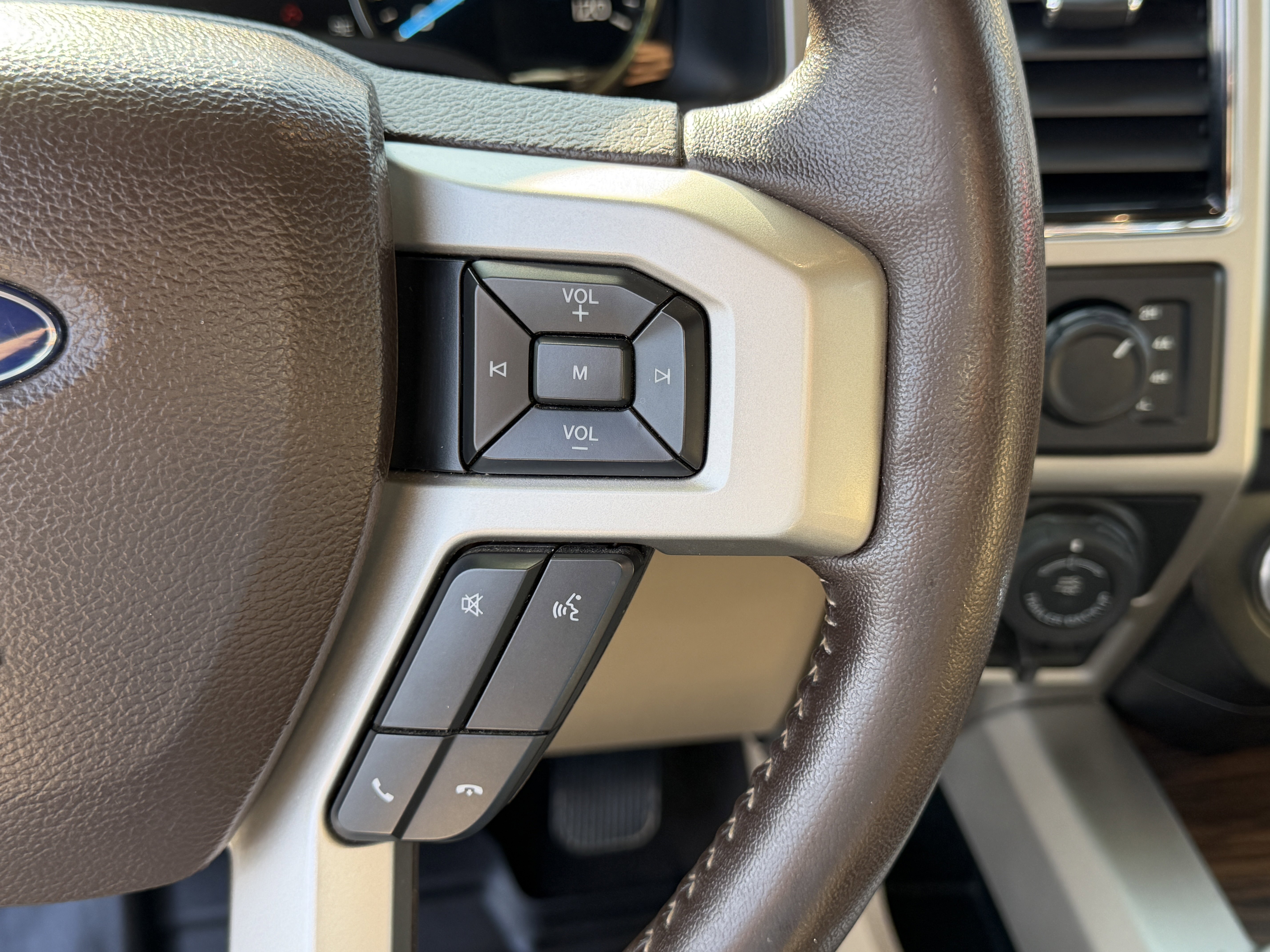 Certified 2019 Ford F150 Lariat w/ Equipment Group 502A Luxury AWD/4WD image 15