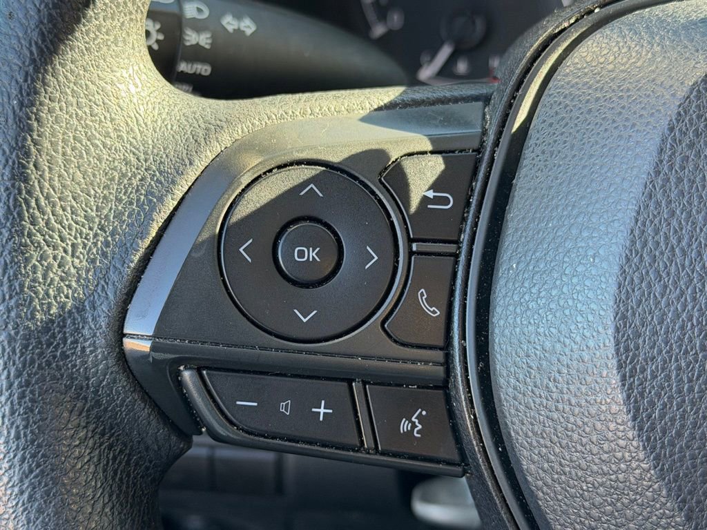 Used 2021 Toyota Corolla LE image 14