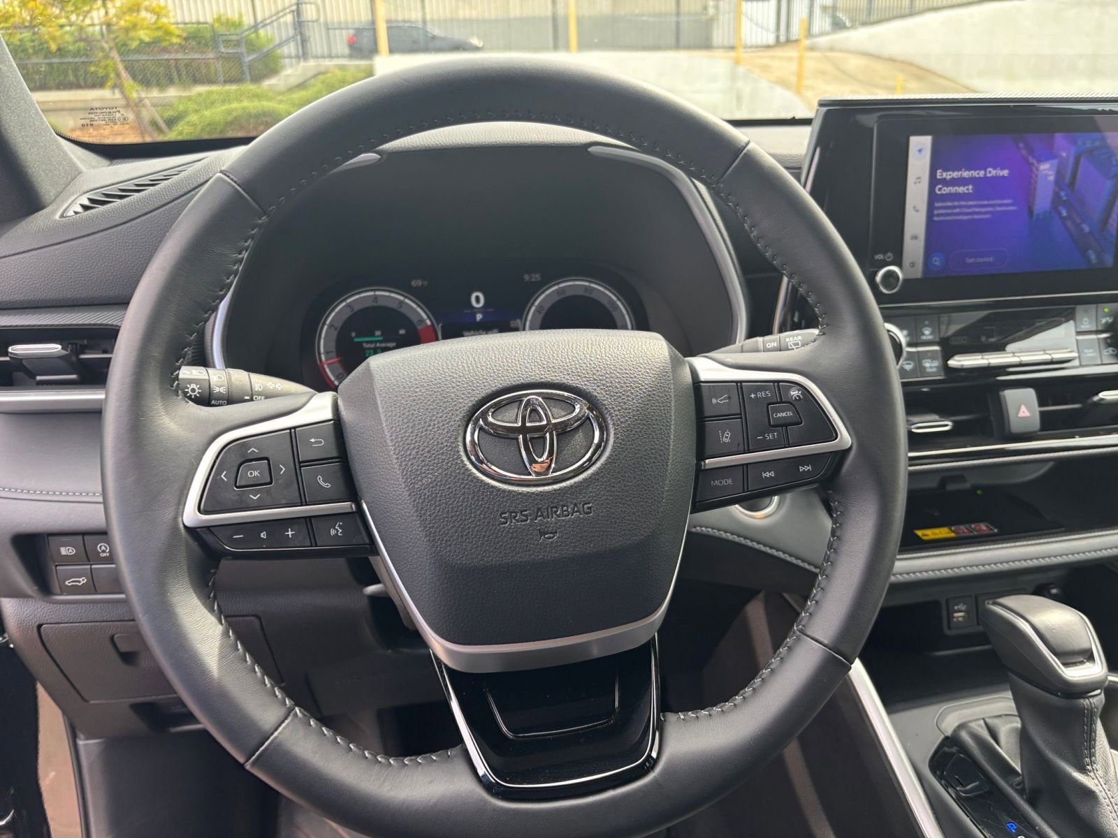 Used 2025 Toyota Highlander XSE image 29