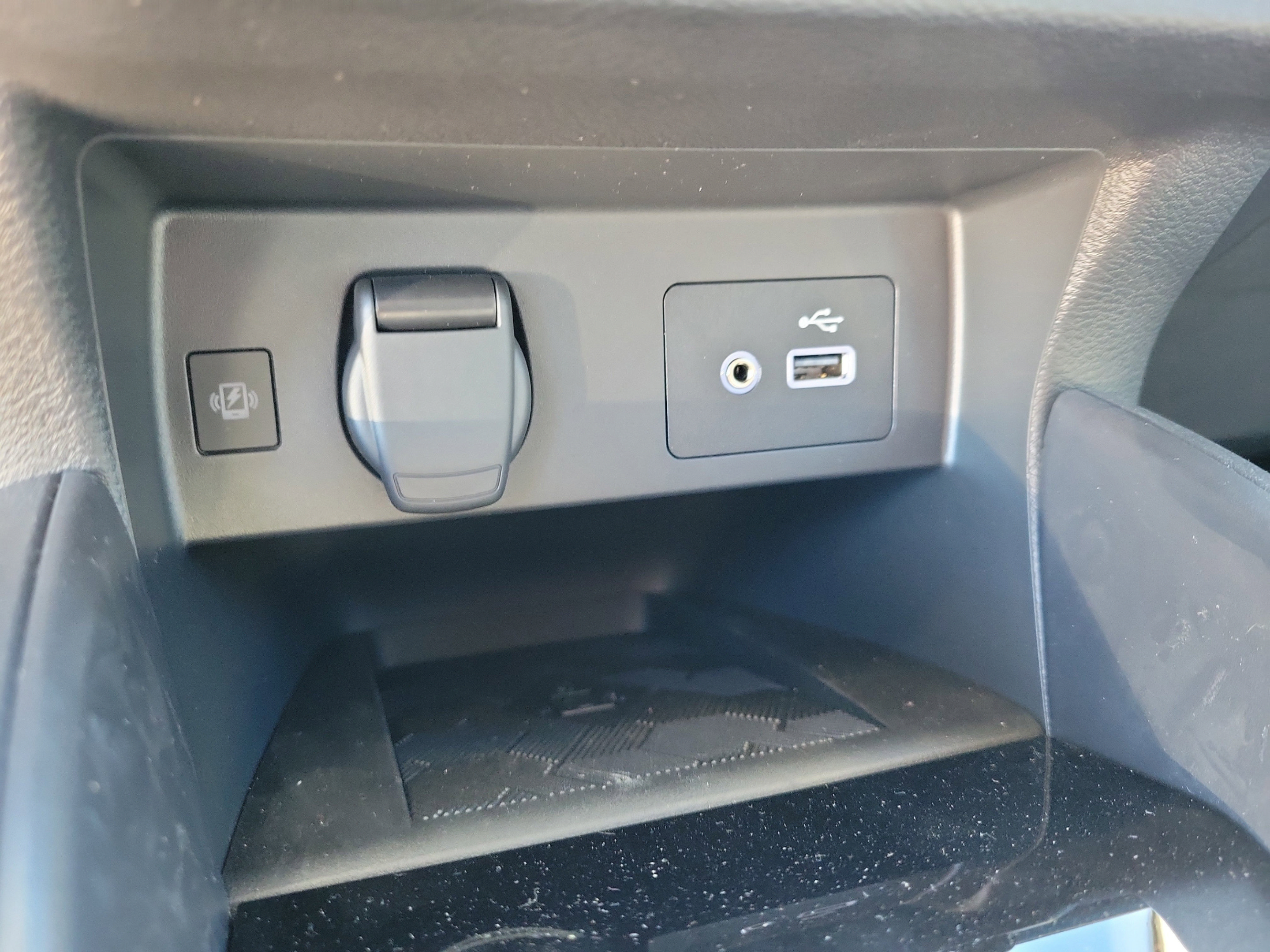 Certified 2025 Nissan Versa SV w/ Trunk Package FWD image 30
