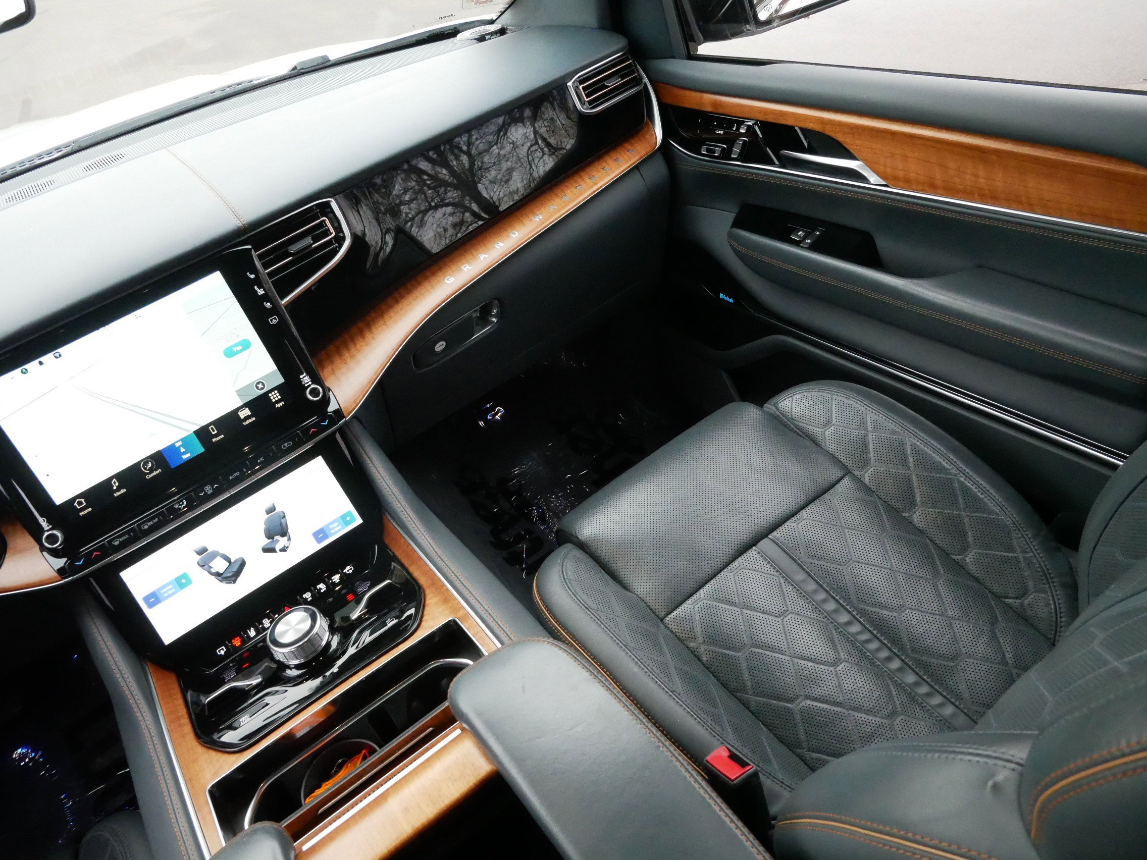 Used 2022 Jeep Grand Wagoneer Series III w/ Rear Seat Video Group 1 image 11