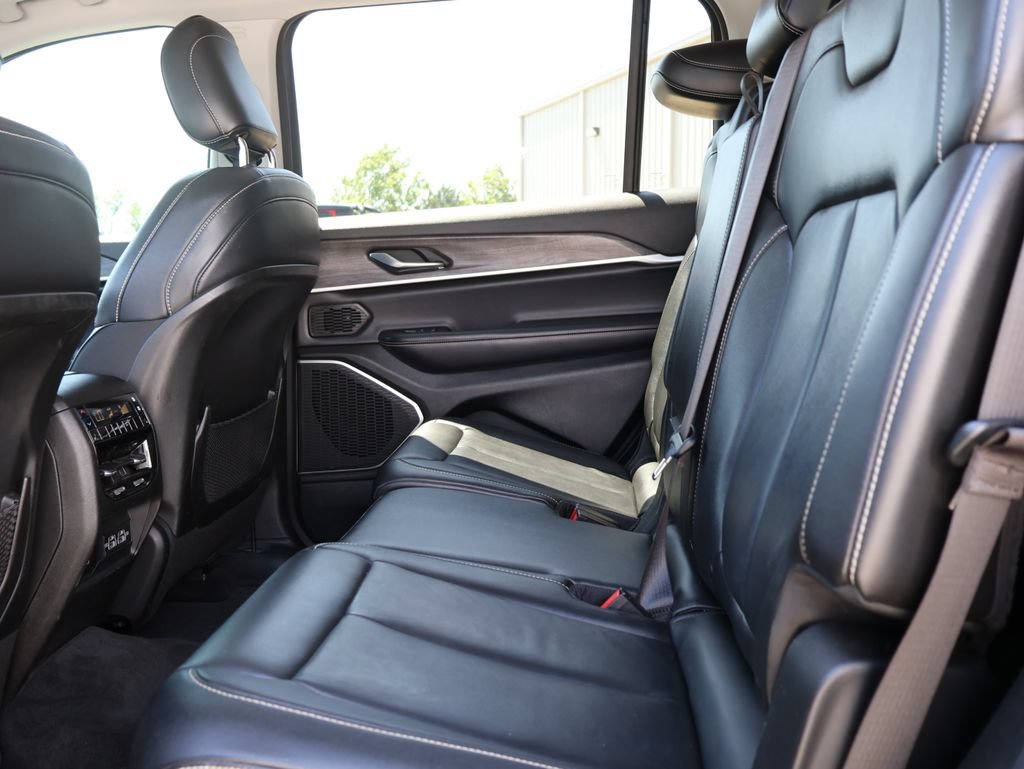 Used 2021 Jeep Grand Cherokee L Limited AWD/4WD image 19