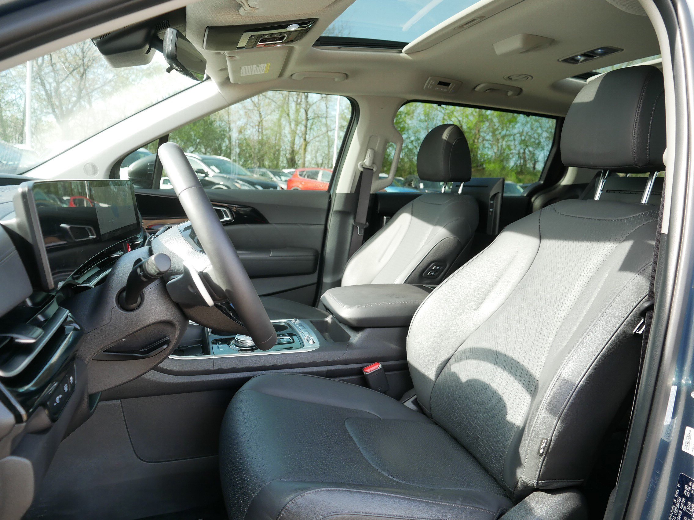 Certified 2025 Kia Carnival SX Prestige FWD image 34