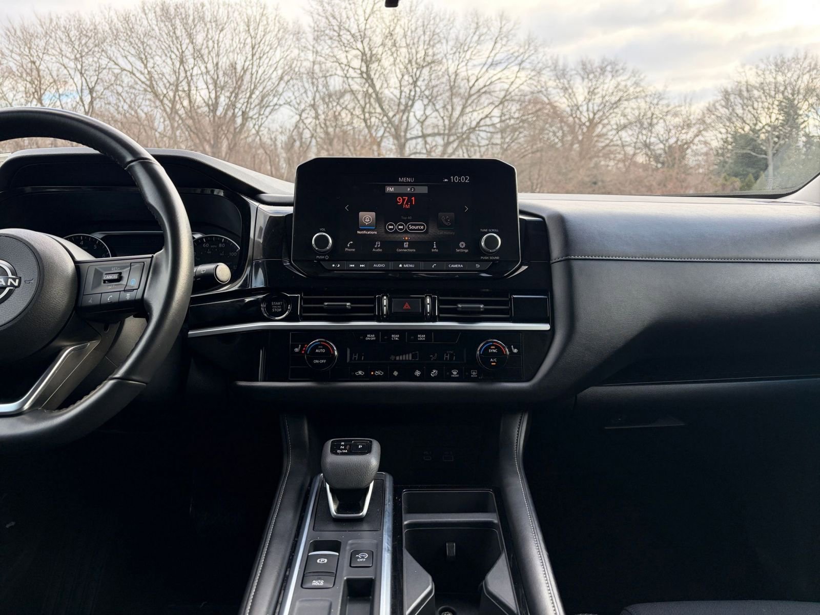 Used 2025 Nissan Pathfinder SV image 18