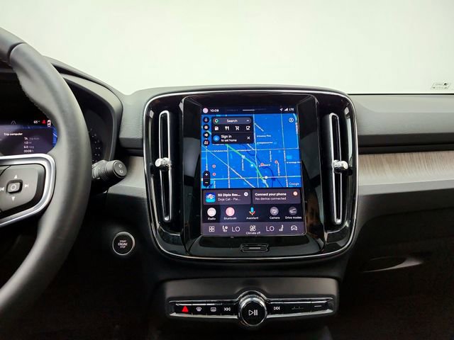 Used 2024 Volvo XC40 B5 Plus w/ Protection Package Premier AWD/4WD image 27