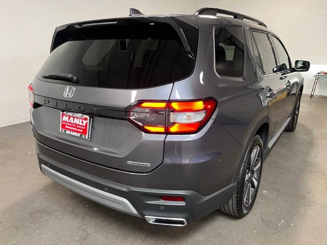 Used 2025 Honda Pilot Touring image 3